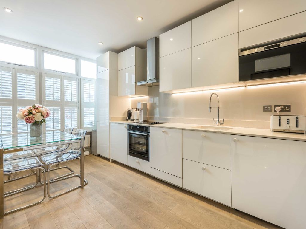 1 bed flat for sale in North End Road, London W14, £400,000