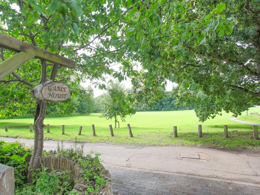 4 bed detached house for sale in Dog Close, Adderbury, Banbury OX17, £945,000