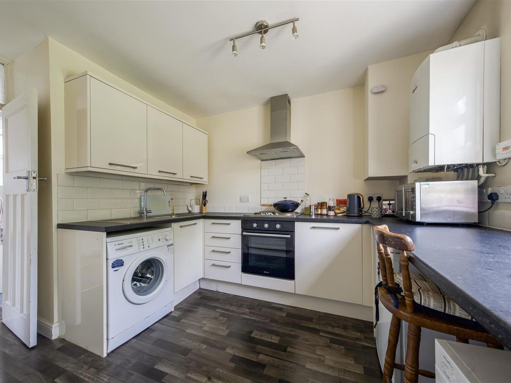 3 bed maisonette for sale in Harefield Road, Uxbridge UB8, £350,000