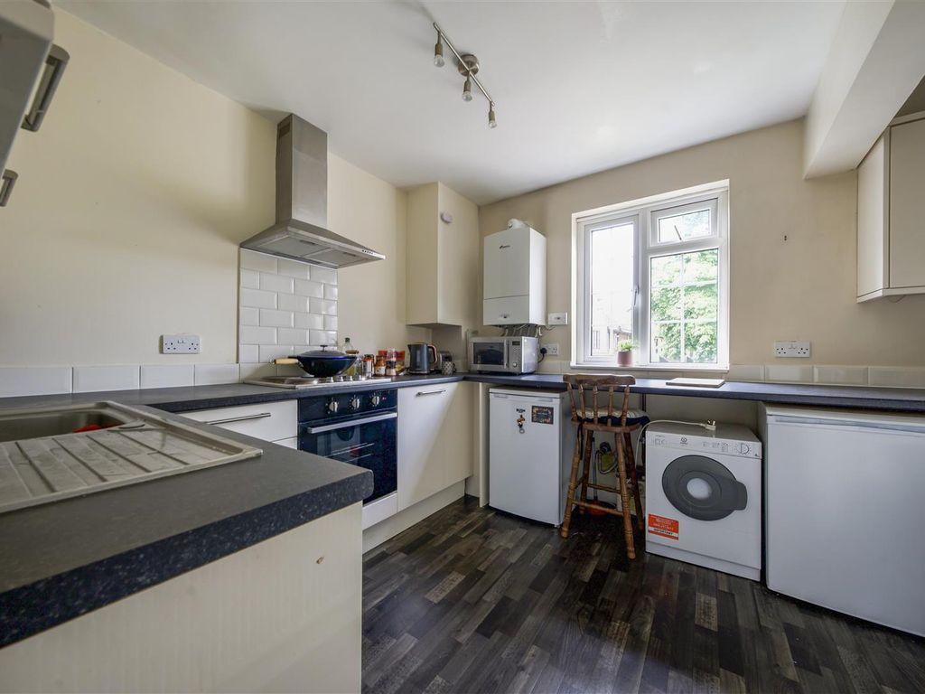 3 bed maisonette for sale in Harefield Road, Uxbridge UB8, £350,000