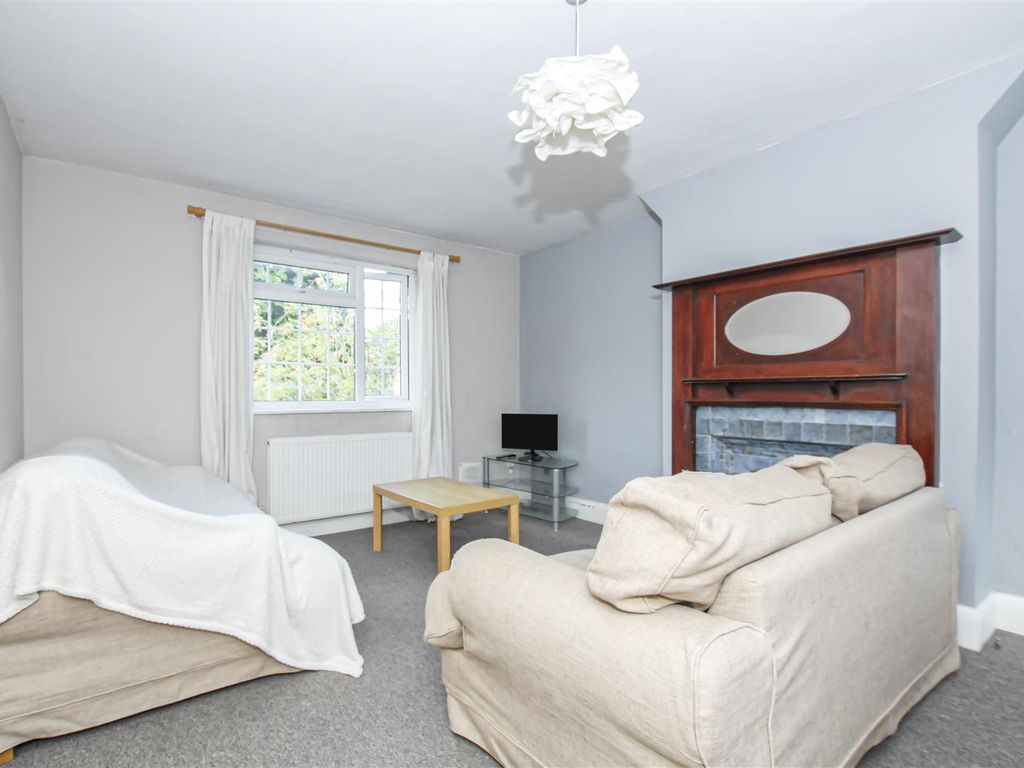 3 bed maisonette for sale in Harefield Road, Uxbridge UB8, £350,000