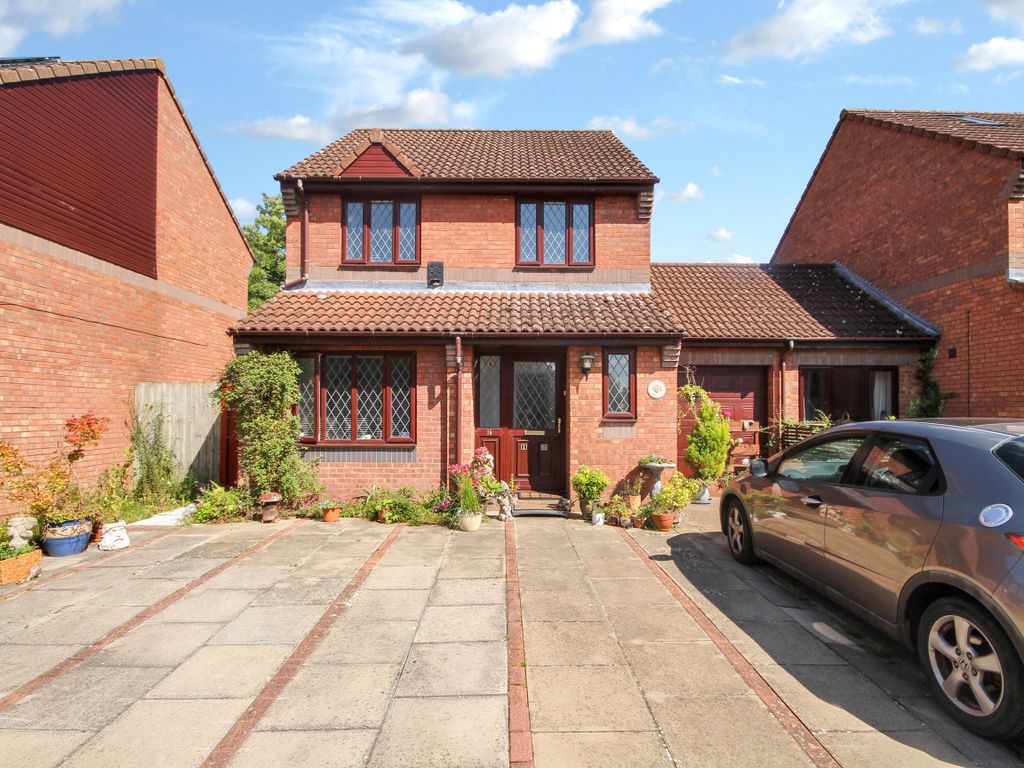 3 bed link-detached house for sale in Clover Court, Cherry Hinton, Cambridge CB1, £495,000