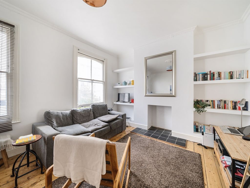 1 bed flat for sale in Axminster Road, London N7, £350,000