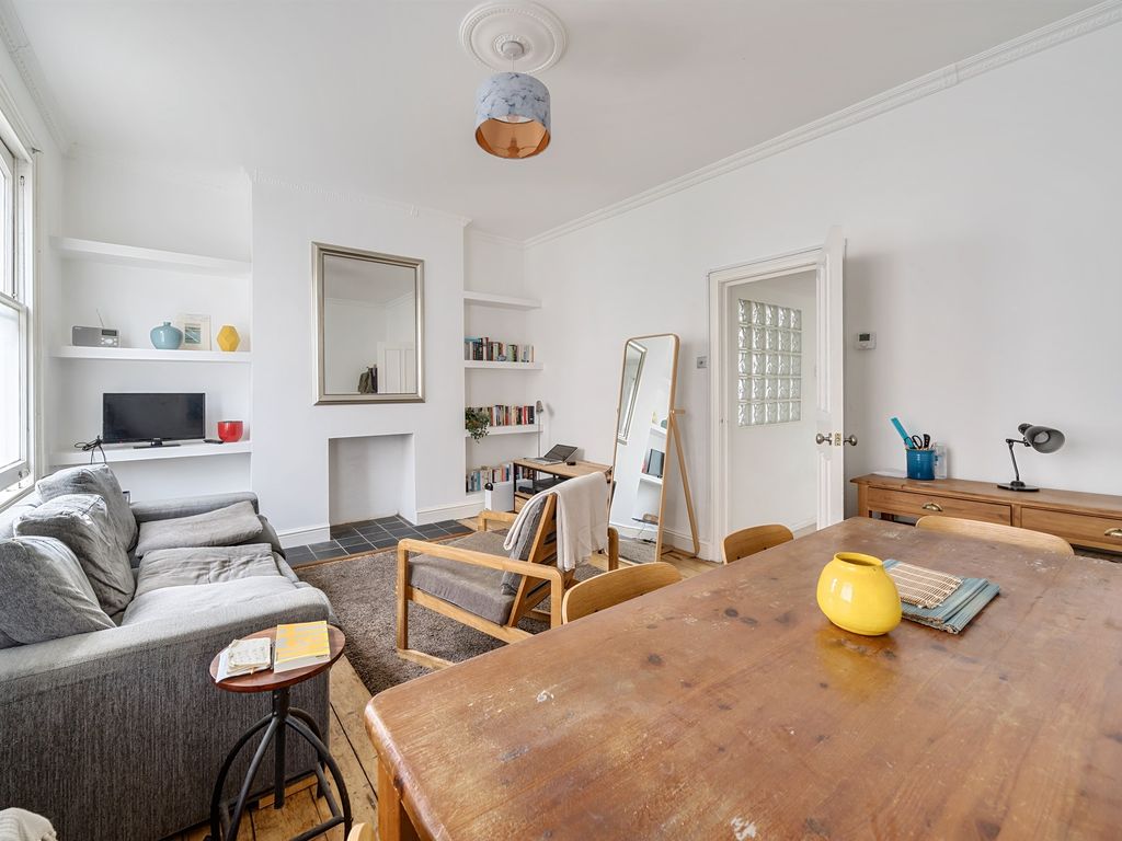 1 bed flat for sale in Axminster Road, London N7, £350,000