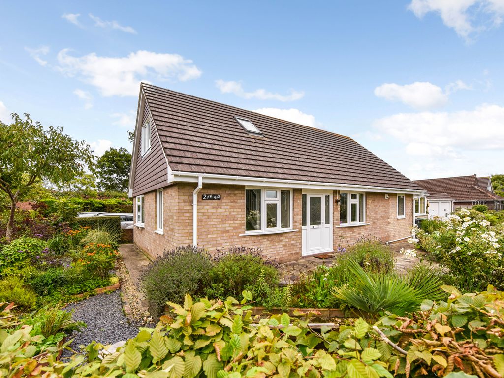 3 bed detached house for sale in Lyne Place, Horndean, Waterlooville PO8, £485,000