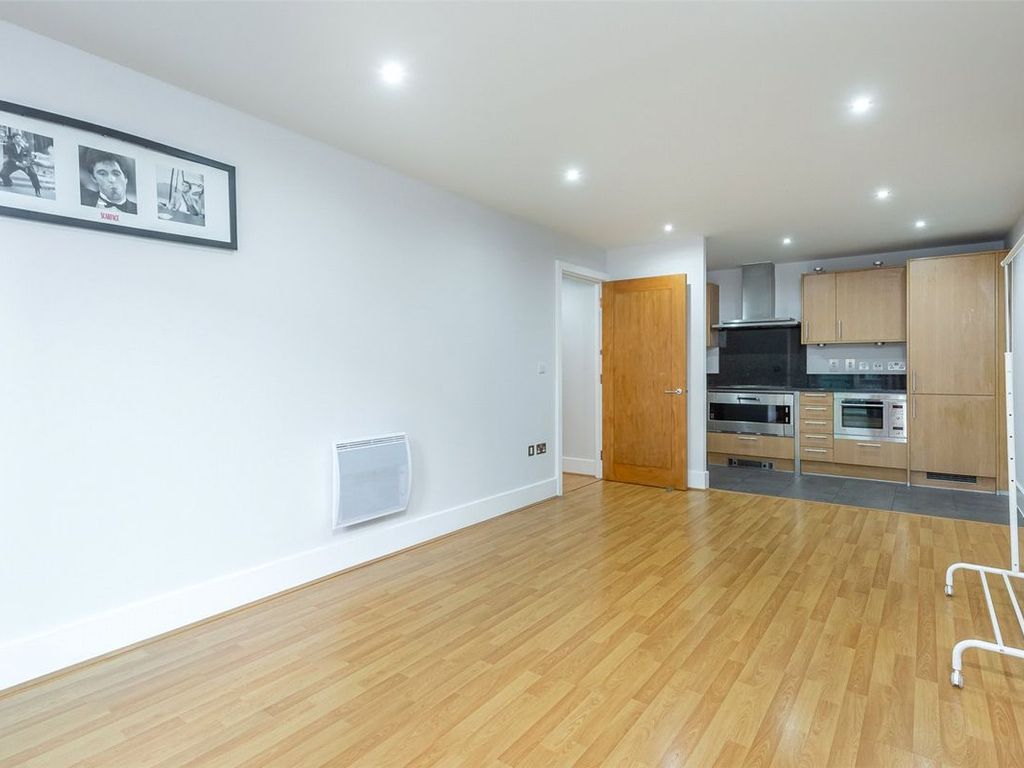 2 bed flat for sale in St George Wharf, St George Wharf, London 2Fd SW8, £600,000