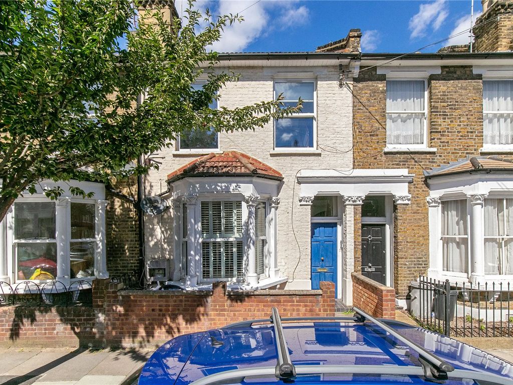 2 bed flat for sale in Biscay Road, Hammersmith W6, £490,000