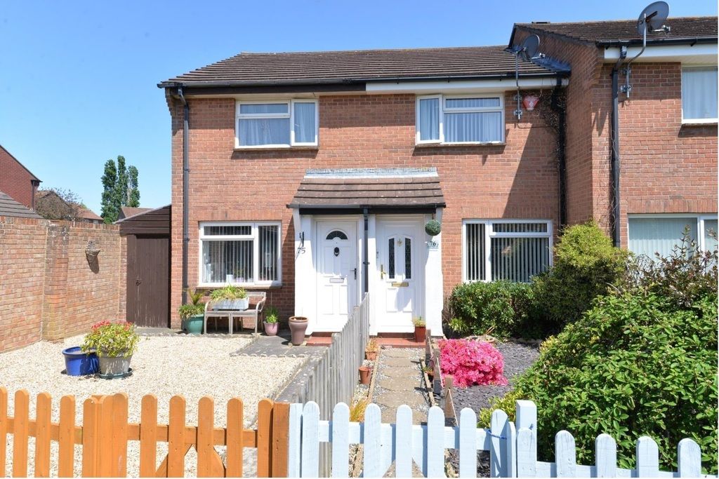 2 bed terraced house for sale in Carisbrooke Court, New Milton BH25, £279,995