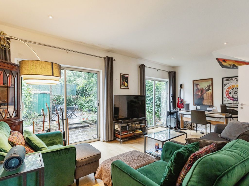 3 bed terraced house for sale in Dagmar Terrace, London N1, £1,400,000