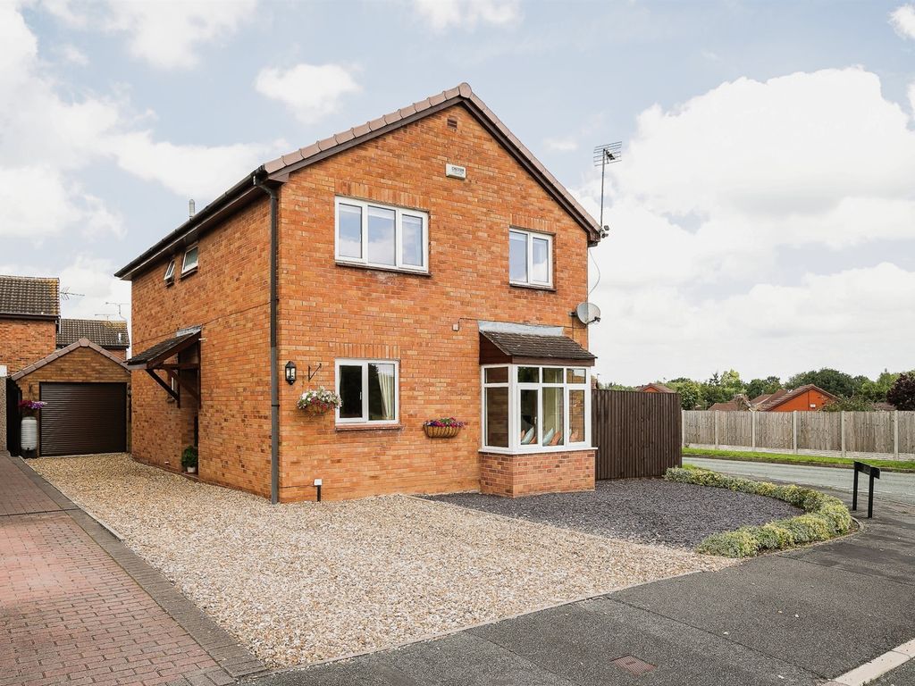4 bed detached house for sale in Columbine Close, Huntington, Chester CH3, £425,000