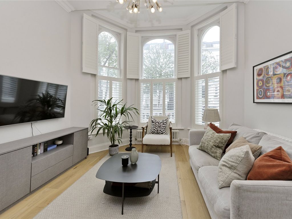 2 bed flat for sale in Palace Gardens Terrace, London W8, £1,200,000
