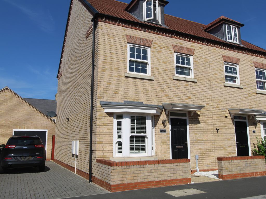 4 bed semi-detached house for sale in Collings Crescent, Biggleswade SG18, £425,000