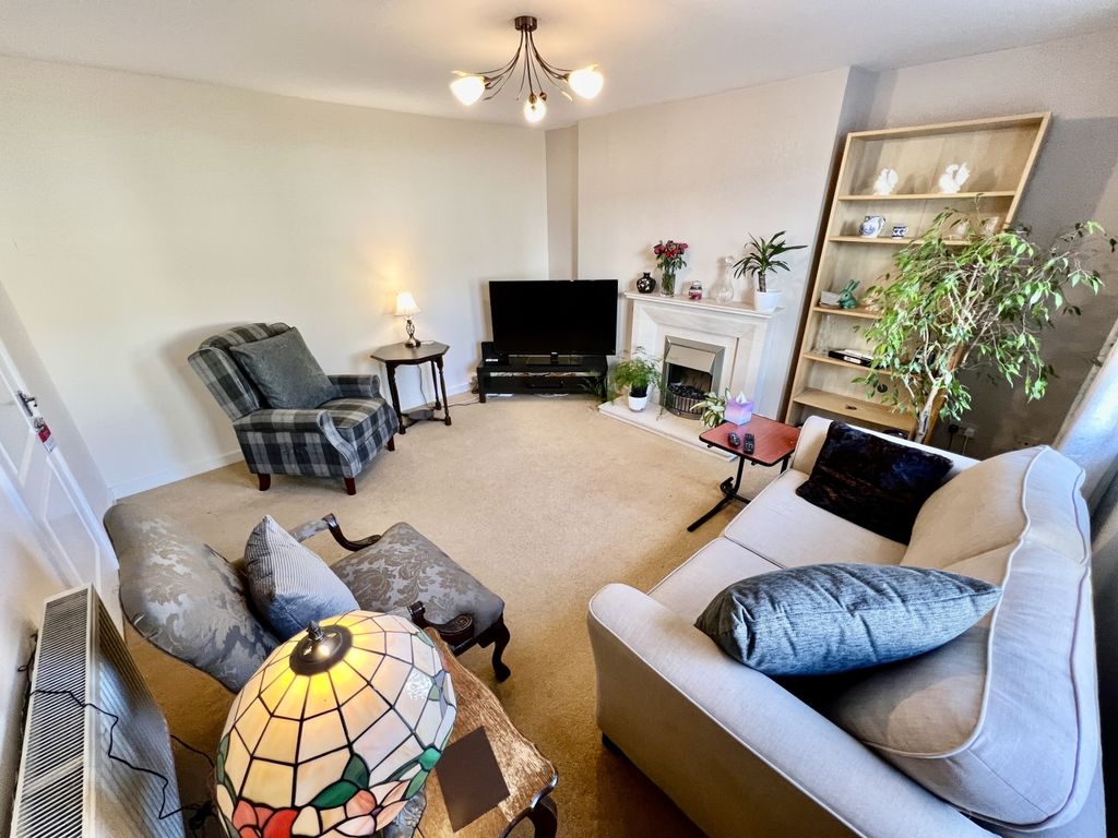 2 bed end terrace house for sale in High Street, Lochwinnoch PA12, £180,000