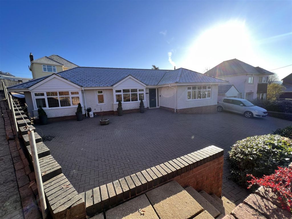 3 bed detached bungalow for sale in Brynmawr Lane, Ammanford SA18, £395,000