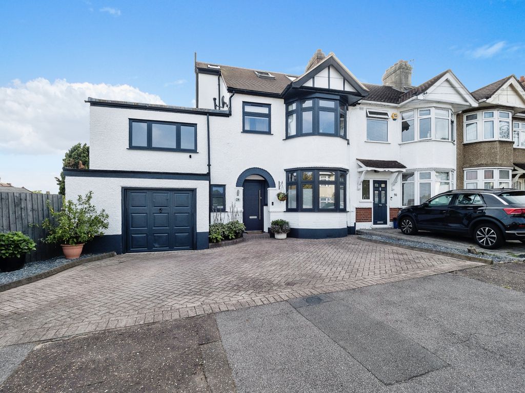 4 bed end terrace house for sale in Hawthorn Road, Buckhurst Hill IG9, £850,000