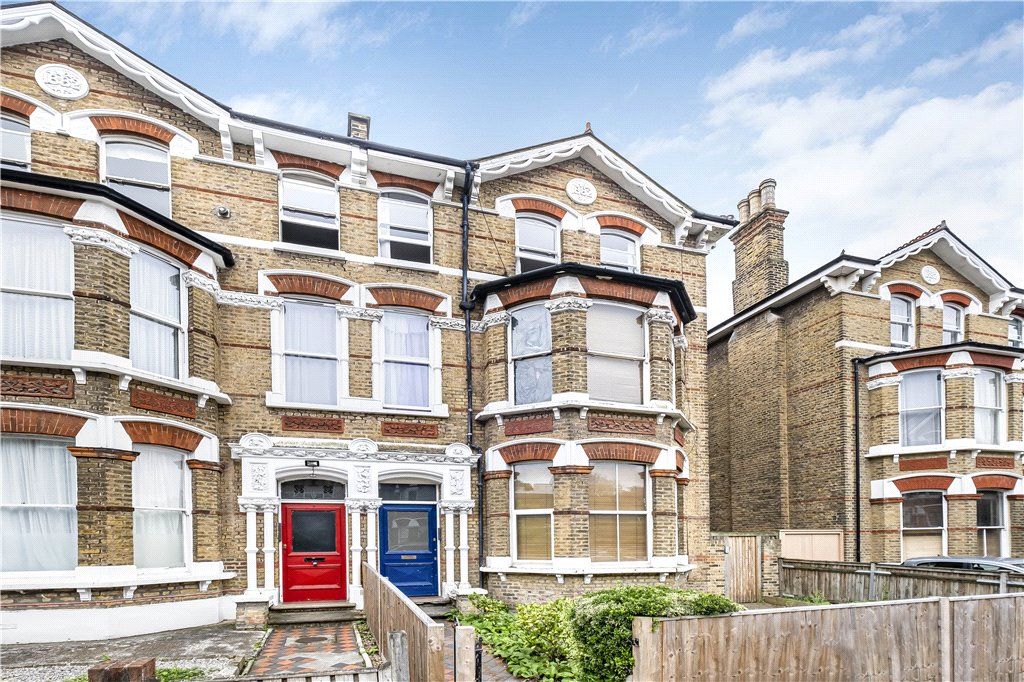 2 bed flat for sale in Tierney Road, London SW2, £400,000