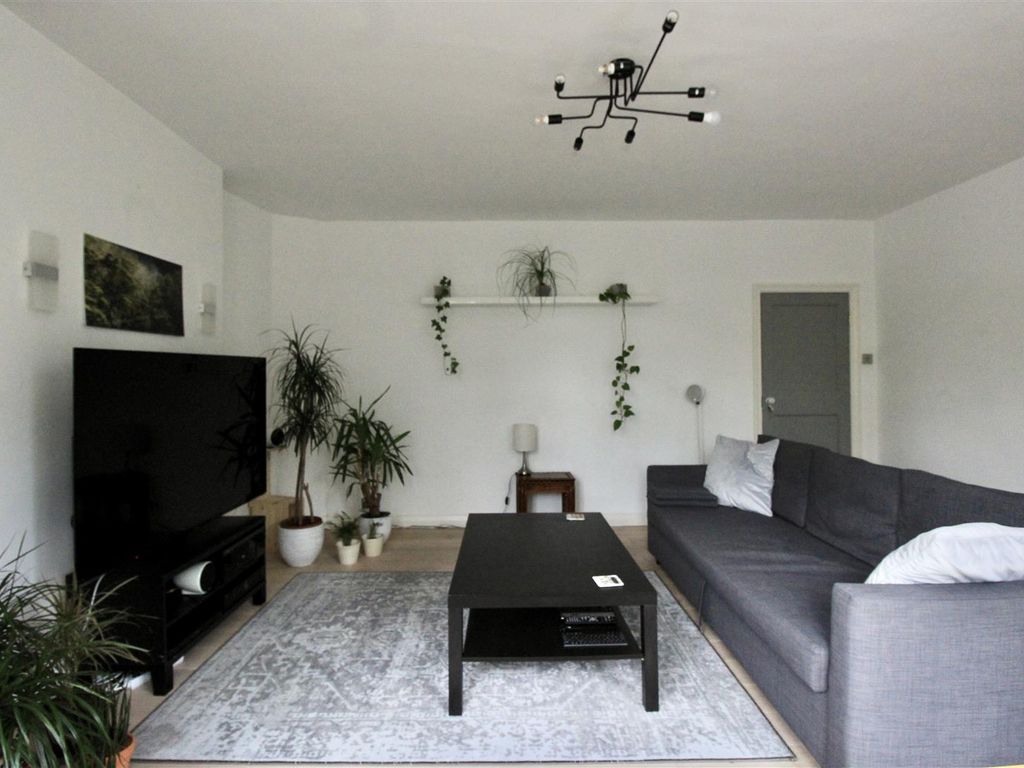 3 bed flat to rent in Bridgewater Road, Wembley HA0, £2,350 pcm