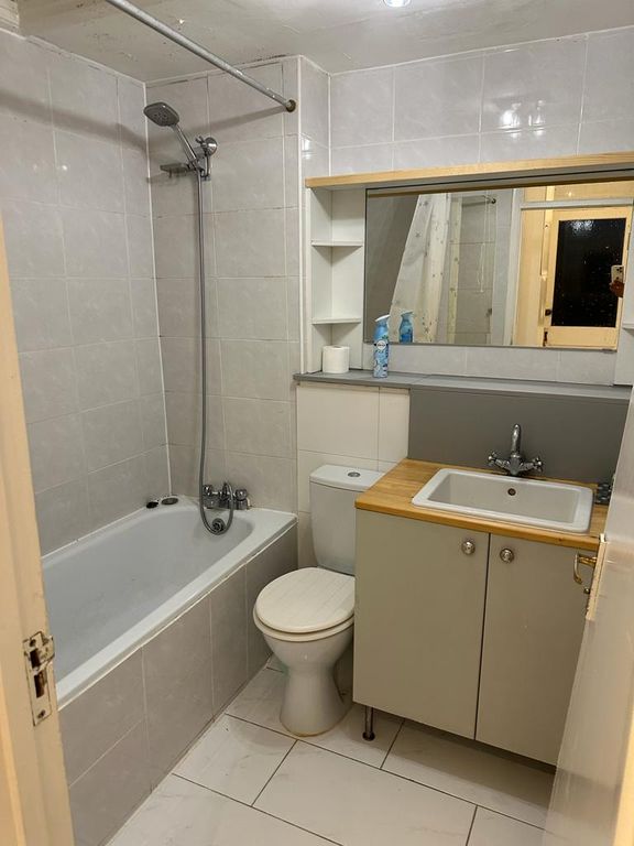 Studio to rent in Shaa Road, London W3, £2,000 pcm