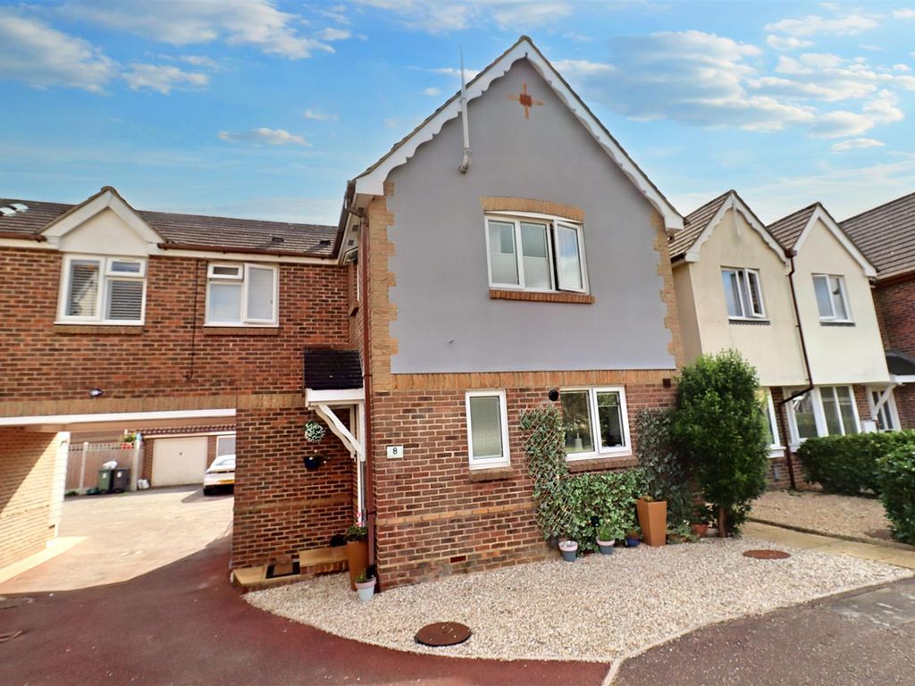 4 bed end terrace house for sale in Pochard Way, Great Notley, Braintree CM77, £350,000