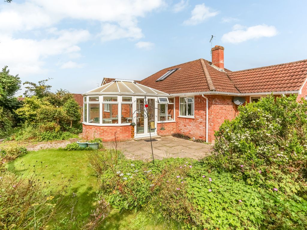 3 bed bungalow for sale in Forder's Close, Woodfalls, Salisbury, Wiltshire SP5, £575,000