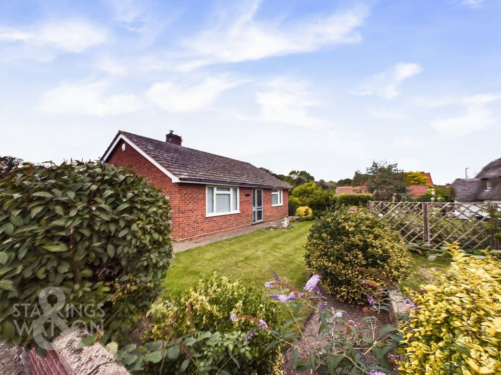 2 bed detached bungalow for sale in Upper Street, Billingford, Diss IP21, £375,000