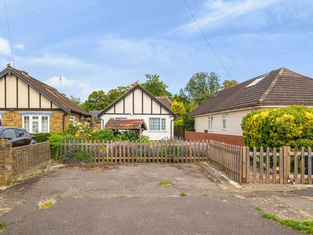 3 bed bungalow for sale in Bagley Close, West Drayton UB7, £600,000