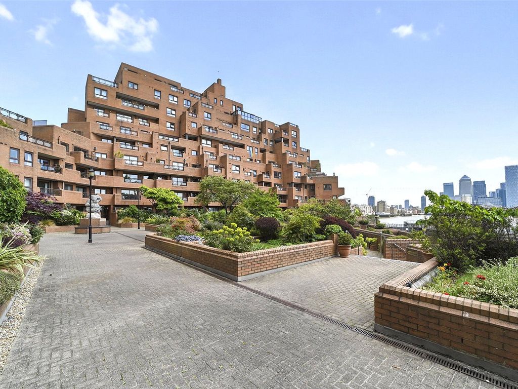 2 bed flat for sale in The Highway, London E1W, £650,000