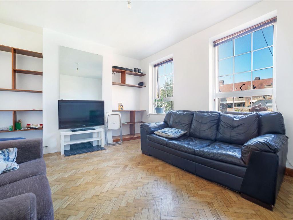 2 bed flat for sale in Black Prince Road, London SE11, £400,000