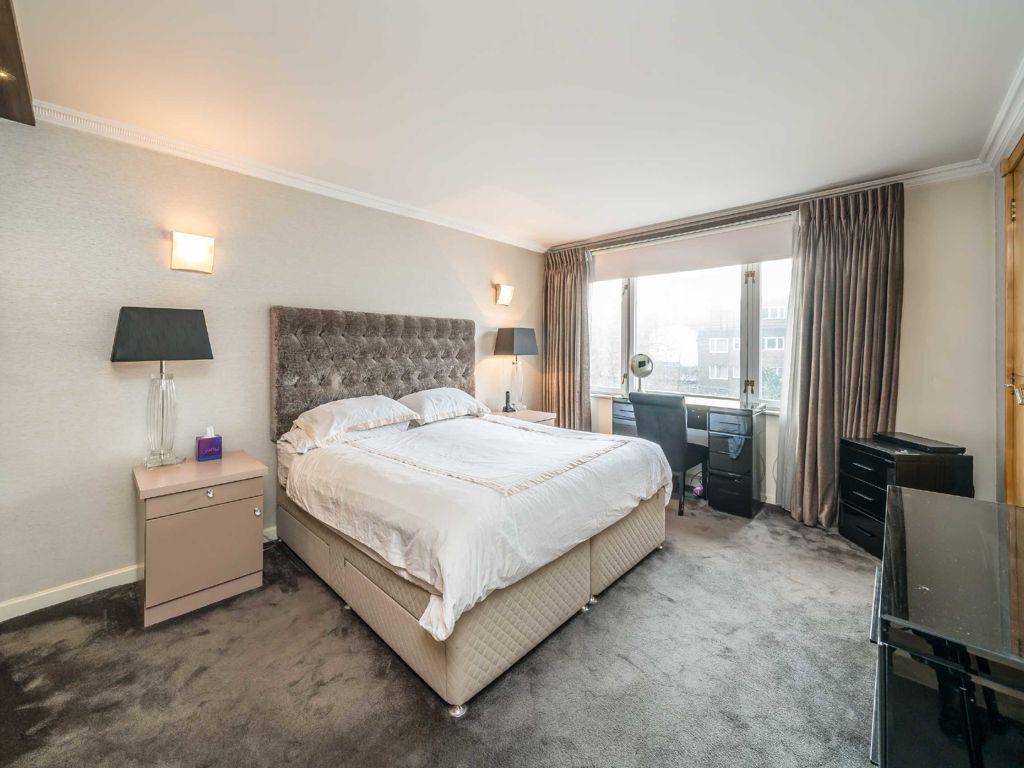 3 bed flat for sale in Southwick Street, London W2, £1,600,000