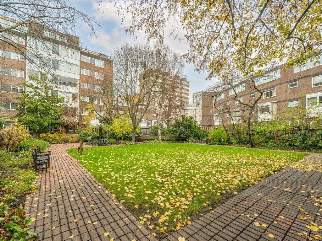 3 bed flat for sale in Southwick Street, London W2, £1,600,000