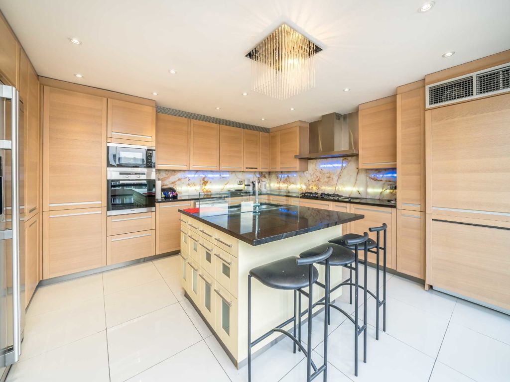 3 bed flat for sale in Southwick Street, London W2, £1,600,000