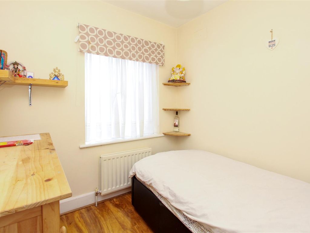 3 bed end terrace house for sale in Dickens Avenue, Hillingdon UB8, £485,000