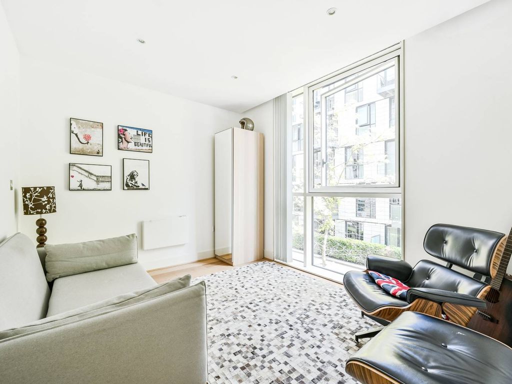 2 bed flat for sale in Leman Street, Aldgate, London E1, £650,000