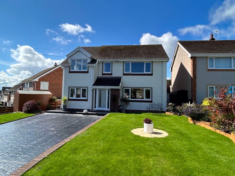 3 bed detached house for sale in Victoria Drive, Llandudno Junction LL31, £395,000