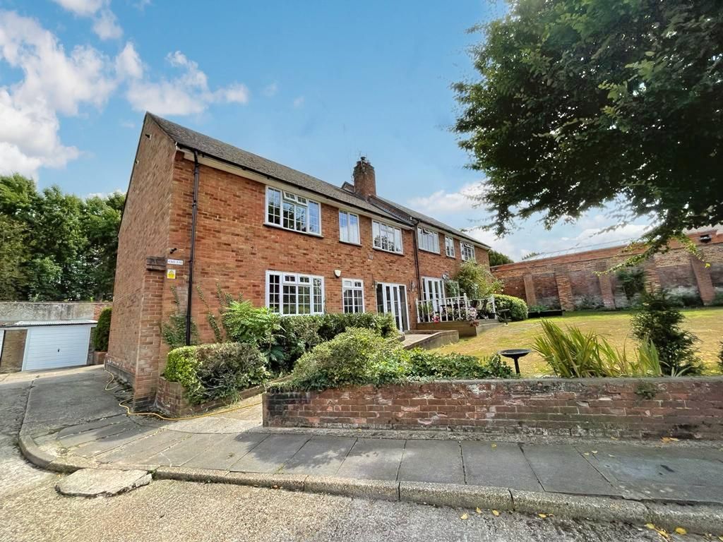 2 bed maisonette for sale in The Bartons, Elstree Hill North, Elstree WD6, £360,000