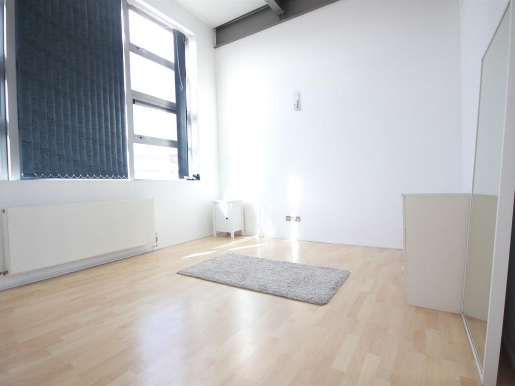 2 bed flat to rent in Branston Street, Hockley, Birmingham B18, £1,300 pcm