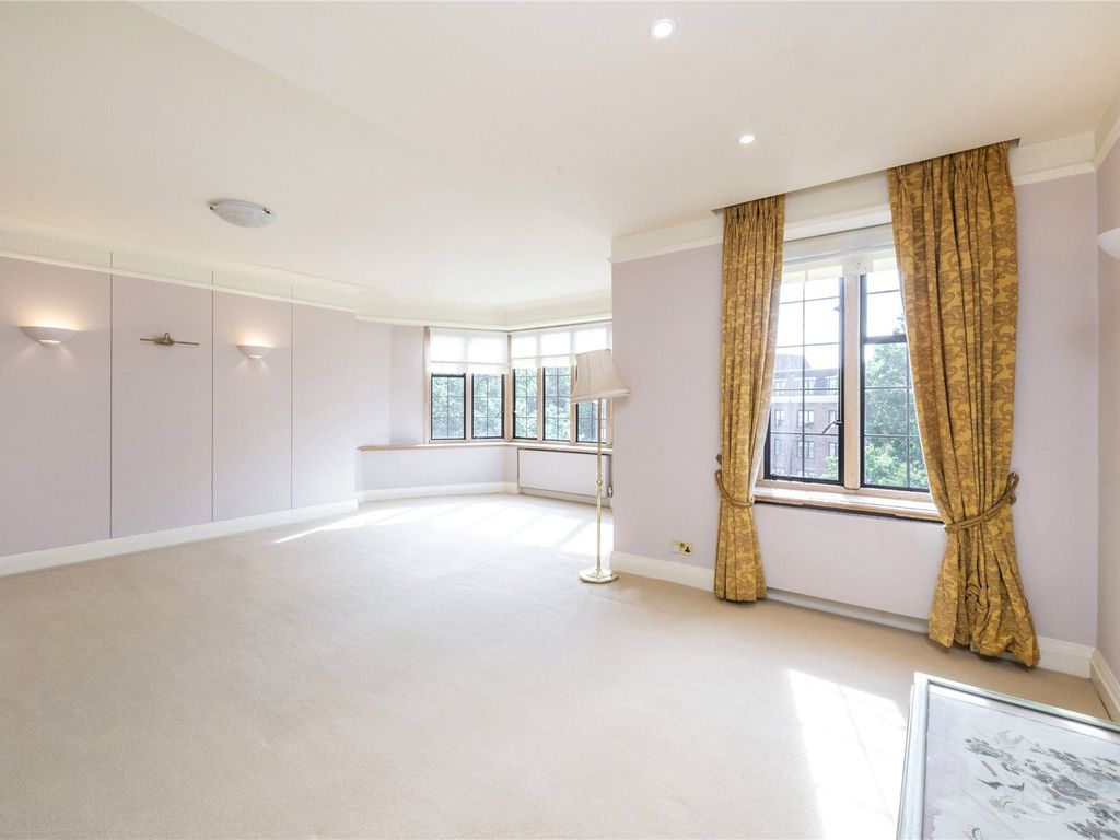 2 bed flat for sale in Girton House, Manor Fields SW15, £675,000