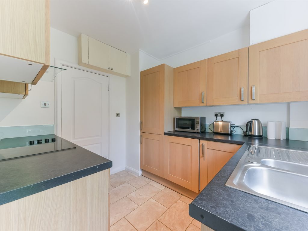 2 bed flat for sale in Limes Gardens, Southfields, London SW18, £425,000