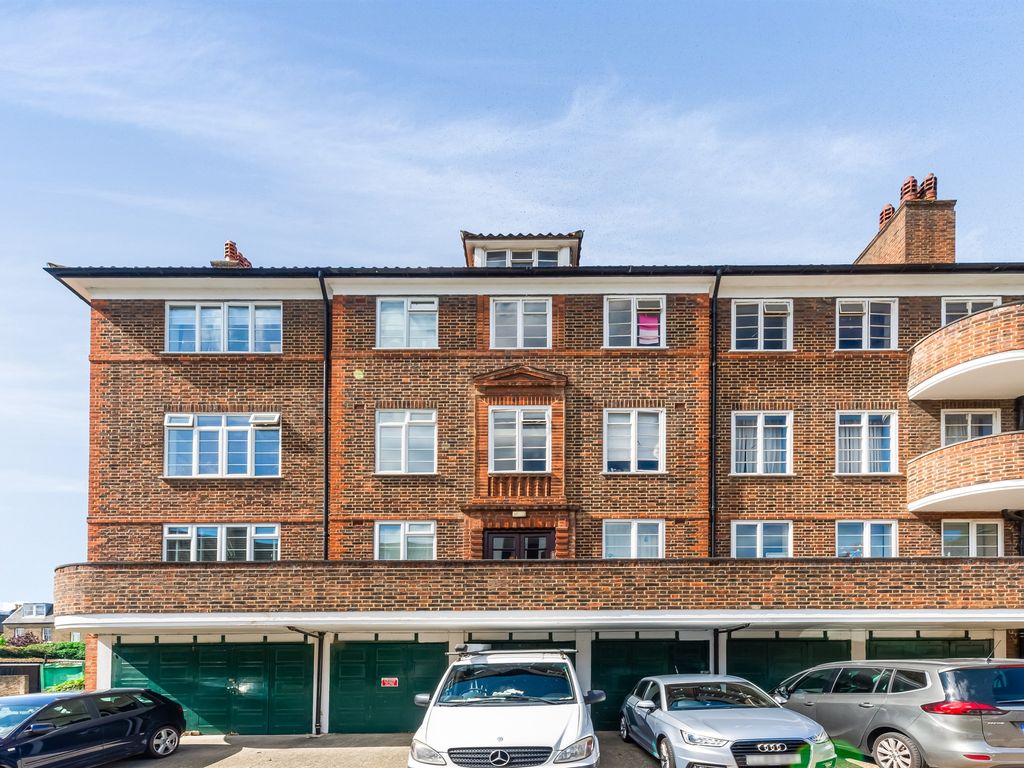 2 bed flat for sale in Limes Gardens, Southfields, London SW18, £425,000