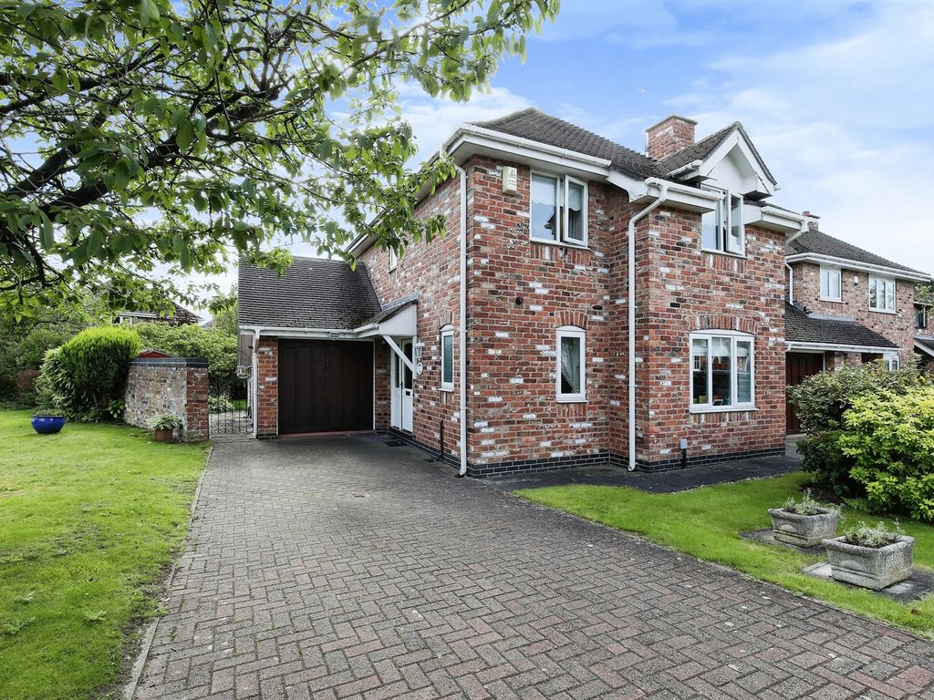 3 bed detached house for sale in St. Vincent Drive, Hartford, Northwich CW8, £395,000