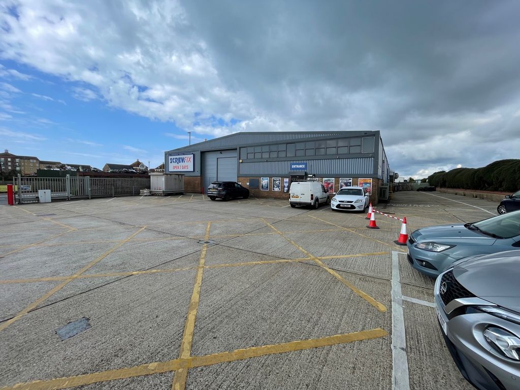 Warehouse to let in Brighton Road, Shoreham-By-Sea BN43, £95,895 pa