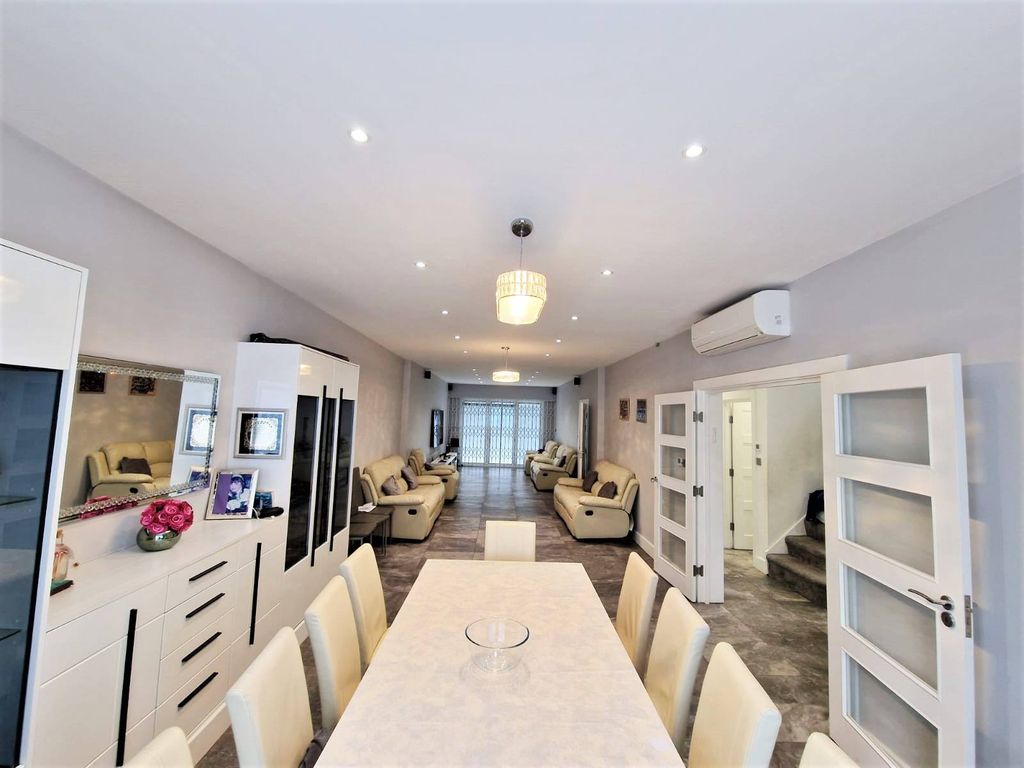 6 bed detached house for sale in Shirehall Park, London NW4, £1,400,000
