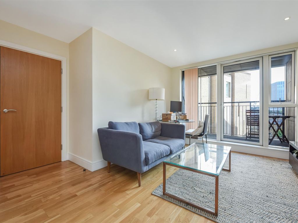 2 bed flat for sale in Great Suffolk Street, London SE1, £650,000