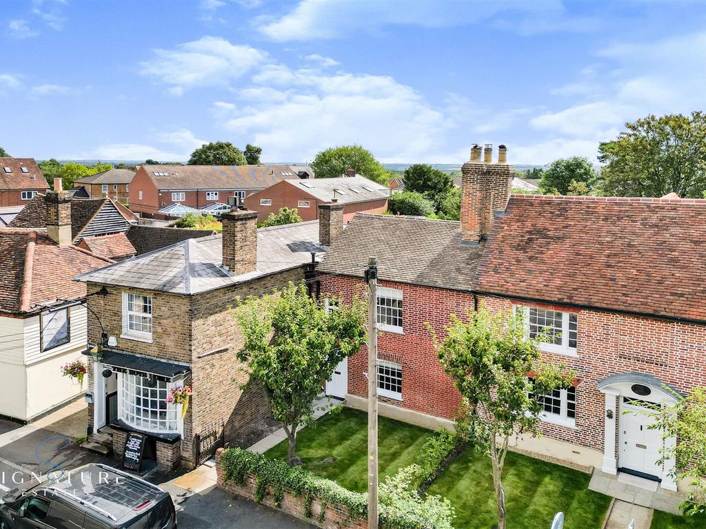 2 bed property for sale in High Street, Abbots Langley WD5, £625,000