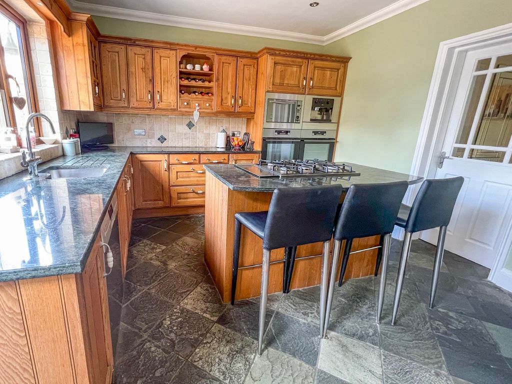 3 bed detached house for sale in Ashingdon Road, Ashingdon, Rochford SS4, £450,000