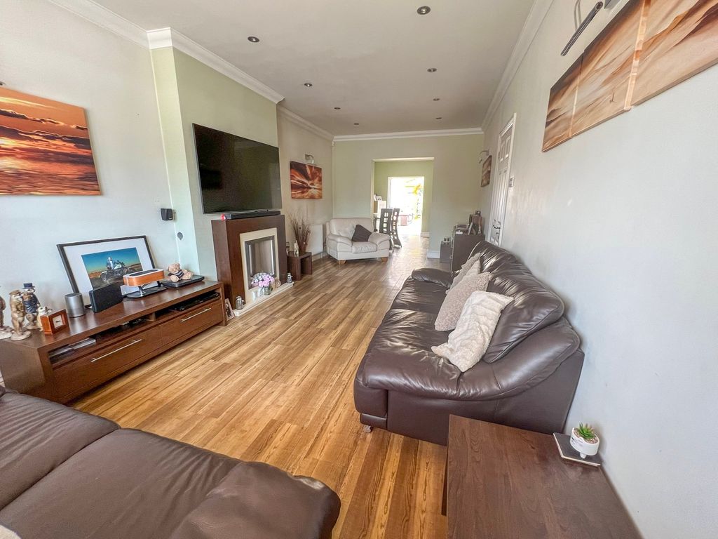 3 bed detached house for sale in Ashingdon Road, Ashingdon, Rochford SS4, £450,000