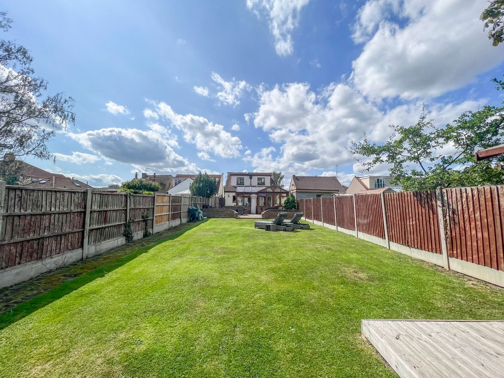 3 bed detached house for sale in Ashingdon Road, Ashingdon, Rochford SS4, £450,000