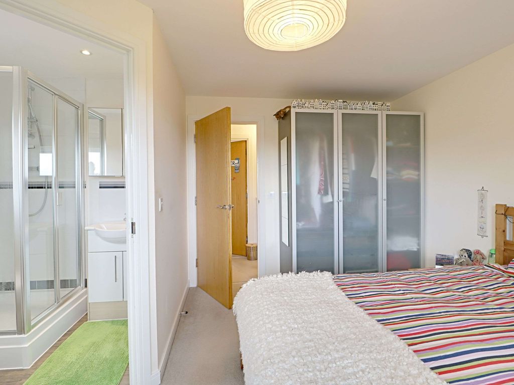 4 bed end terrace house for sale in Burghfield Walk, Worting, Basingstoke RG22, £400,000