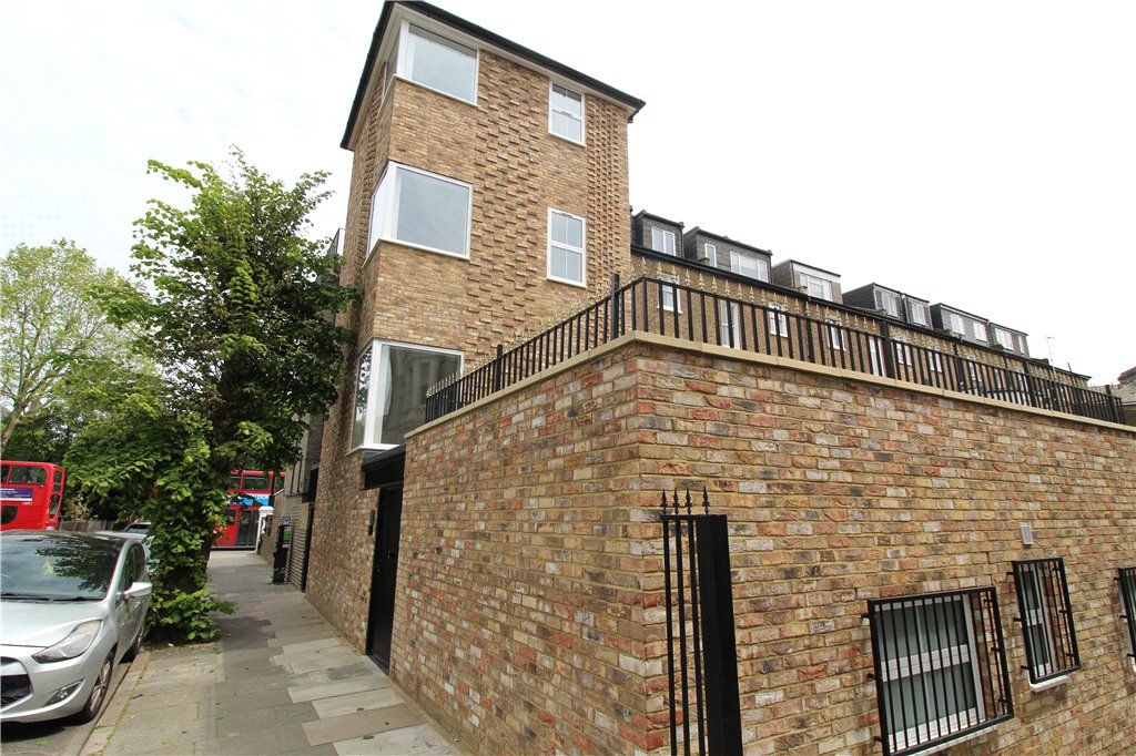 2 bed flat to rent in The Mall, Ealing W5, £2,800 pcm