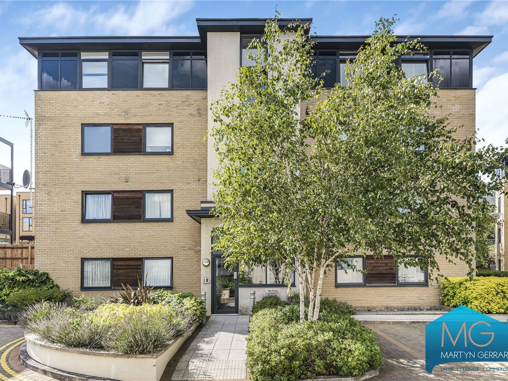 1 bed flat for sale in Peacock Close, London NW7, £365,000
